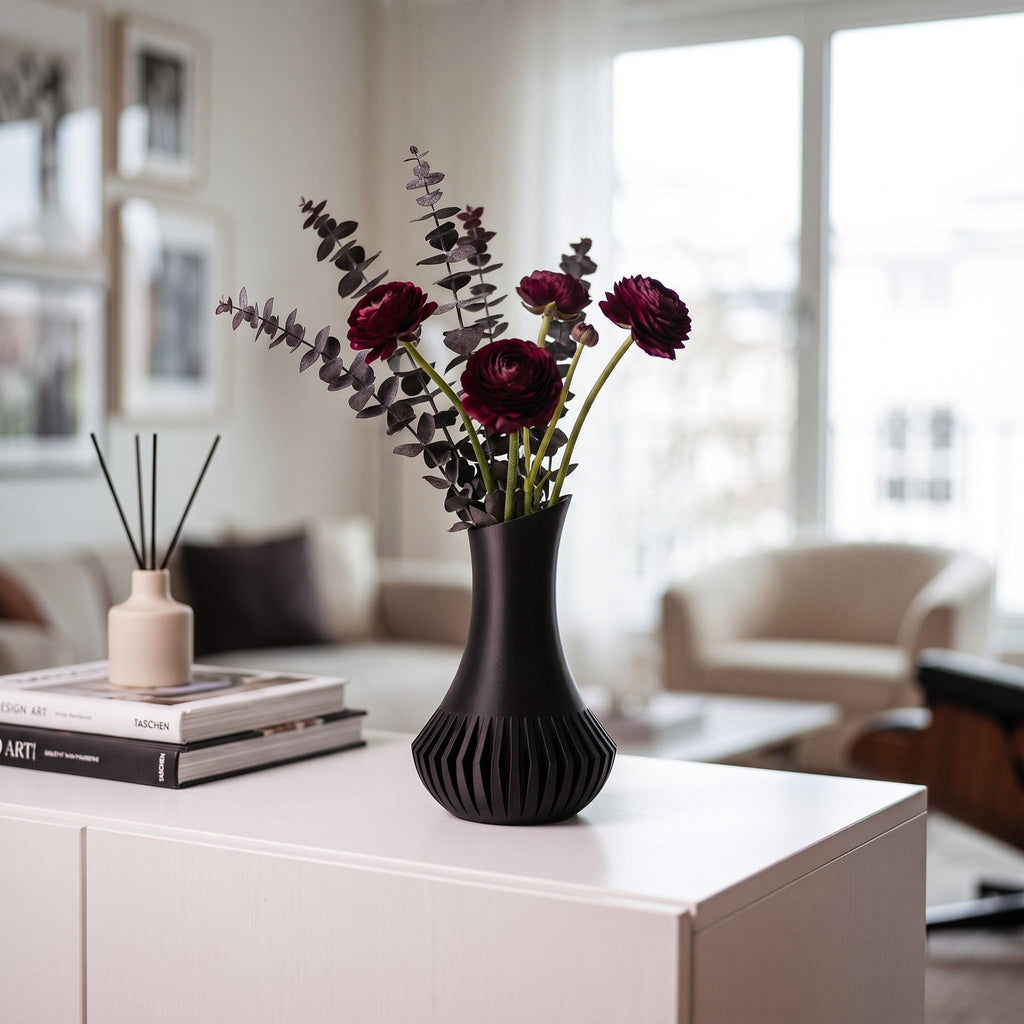 3D Printed Black Minimalist Vase, Modern Sculptural Home Décor (21.7cm)
