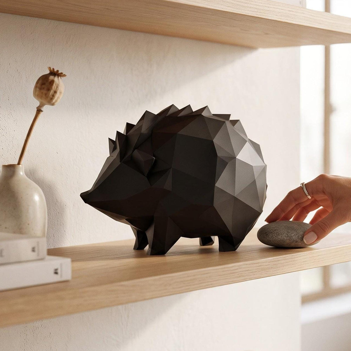 Low Poly 3D Printed Hedgehog Sculpture – Geometric Animal Home Décor (PLA)
